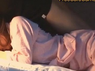 ガールフレンドの眠っている間にいたずら日本の浮気