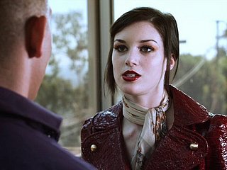 Stoya एक खिड़की के खिलाफ दबाया जाता है और पीछे से गड़बड़ है