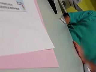 Un médico se masturba delante de un paciente
