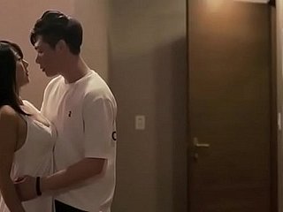 그녀가 집에서 혼자있는 동안 그의 아들 친구들의 엄마를 이용하는 아들 삼촌을 체포.