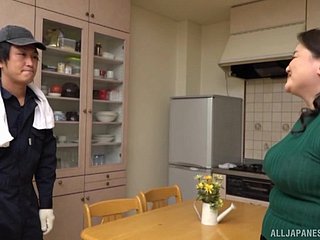 Titten saugen und pussy Fingering für vollbusige asiatische Milf Sakuragi Junko