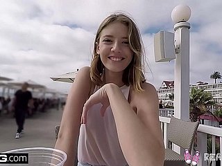 Gerçek Gençler - Genç Pov Pussy Halka Açık Oynamak