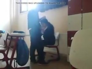sinifta sakso cekiyor турецкий