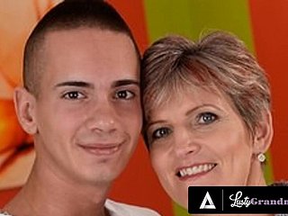 Stepgranny يريد ديك كبيرة في كس الكلاسيكية في اسرع وقت ممكن