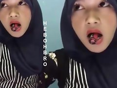 ヒジャーブは絶頂を飲むのが好き