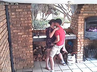 Spycam: CC TV Self Catering Catering Reinforcer Couple ร่วมเพศบนระเบียงด้านหน้าของ Nature Assisting