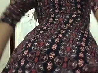 نوجوان گرم لڑکی سٹرپٹیز