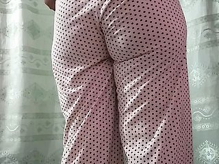 Karachi cute girl showing hipe