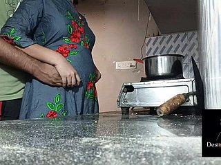 Devar Make the beast with two backs Hard Pinky Bhabi en glacial cocina
