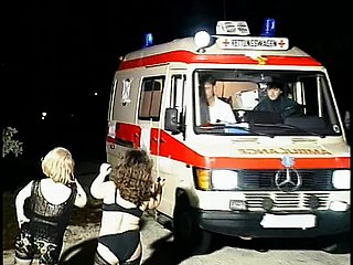 Geile dwerg sletten zuigen Guy's utensil approximately een ambulance