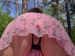 Brunette prende la sua dose di sesso all'aperto