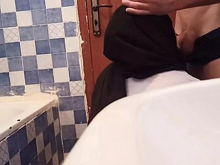 Kemudian, dengan beban yang berat, seorang penjahat dan bajingan memasuki saya
