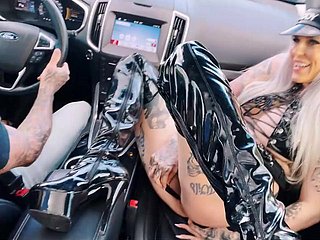 Unusual tow-haired MILF wil seks vanavond