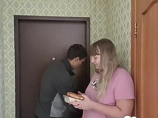 Komşu beni hızlı bir sikişe davet ediyor
