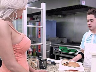 Cảm thấy tuyệt vời khi xem sự biên soạn hoang dã của những MILF hoang dã và những chú gà grove chết tiệt hoang dã