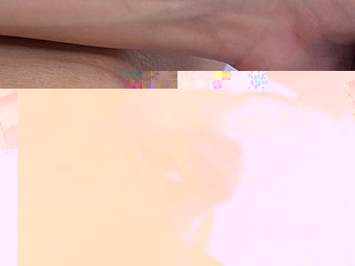 Seksi hatun Handsomeness Clarie bacaklarını açıyor ve vibratör kullanıyor