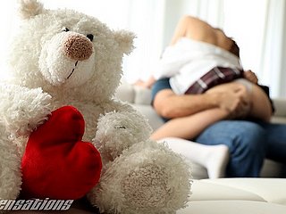 SENSASI BAHARU - Dia Mahukan Lebih Daripada Sumbat Haiwannya pada Hari Valentine (Athena Heart)