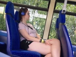Genç Bacaklar Otobüs