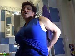 旧パンティーを脱いで成熟します