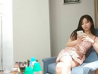 1885 - 순수하고 아름다운 아가씨인 PUA 전문가 라오진은 완벽한 유혹 분위기를 가지고 있습니다. 그녀의 유일한 목적은 그녀를 울게 만들고 큰 자지로 그녀의 섬세한 몸을 박는 것입니다.