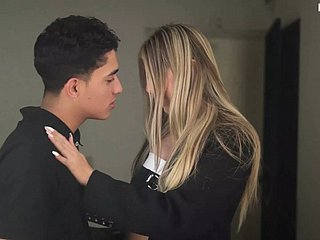 元同級生と再会して情熱的にセックスする - Niputanisantaclub