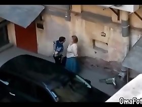 Geri geçitte Omafotze Amatör Büyükanne Seks