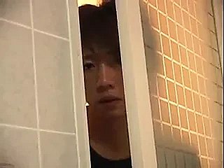 แม่เลี้ยงชาวญี่ปุ่นล่อลวงชายหนุ่ม 3