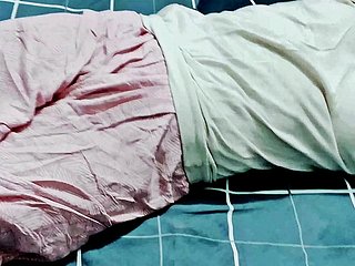 Сводный шурин трахнул меня после того, как сводная сестра уснула. Он сделал мою пизду красной от секса - ВИДЕО В ПОЛНОМ HD ВИДЕО