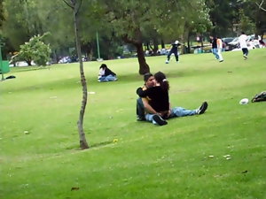 Frente al extremists en el parque