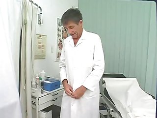 عند الطبيب