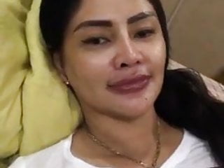 Indonesia MILF tối núm vú nhìn xuyên qua