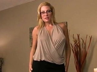 Aiutare mamma. JOI