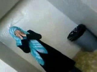Sexy Arab Студент колледжа показывает ее активов для BF