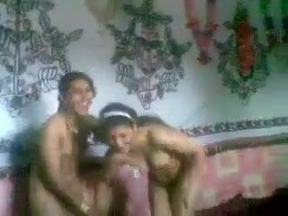 Dwa pakistańskie teen girl strip nago dla odwagi