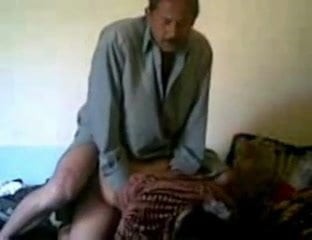 인도 하녀가 범 해지는