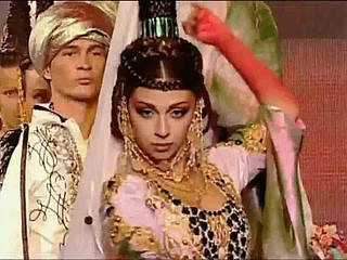 سے Myriam Fares کی - روایتی رقص