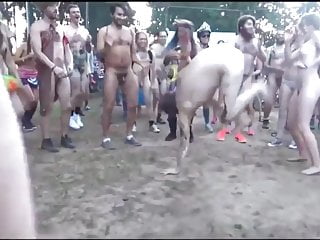 O toplum içinde çıplak dans seviyor, onu üzerinde wanking seviyorum