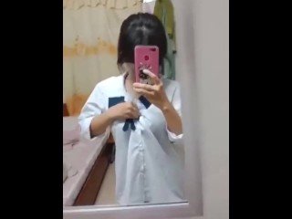 Em học sinh áo trắng khoe vu Cang
