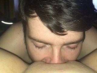 ilyanna 남자 친구는 그녀의 음부를 먹고