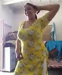 Desi eşi sıcak dans